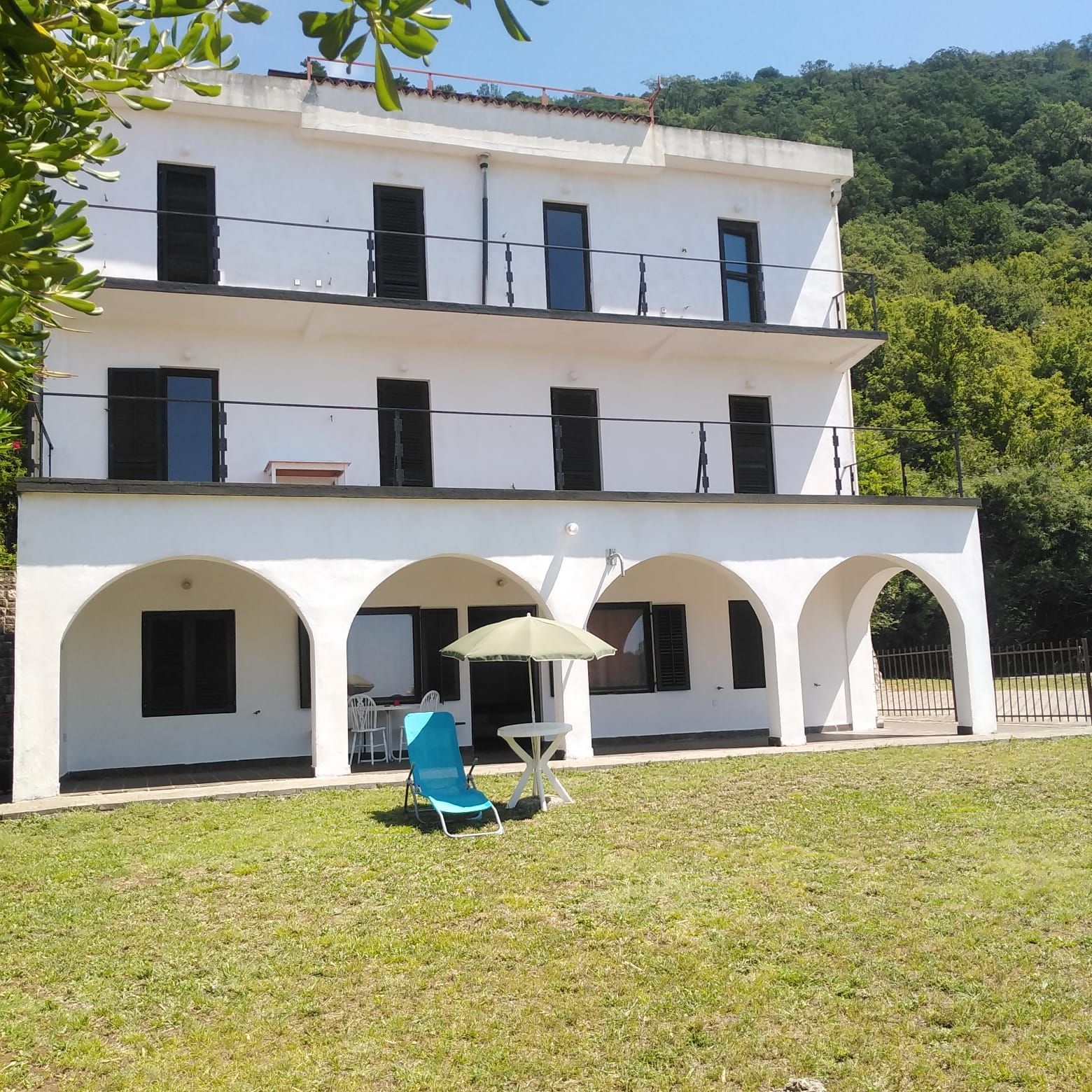 amforaproperty.com/Kuca za renoviranje sa prelepim pogledom na more,Petrovac,Budva.