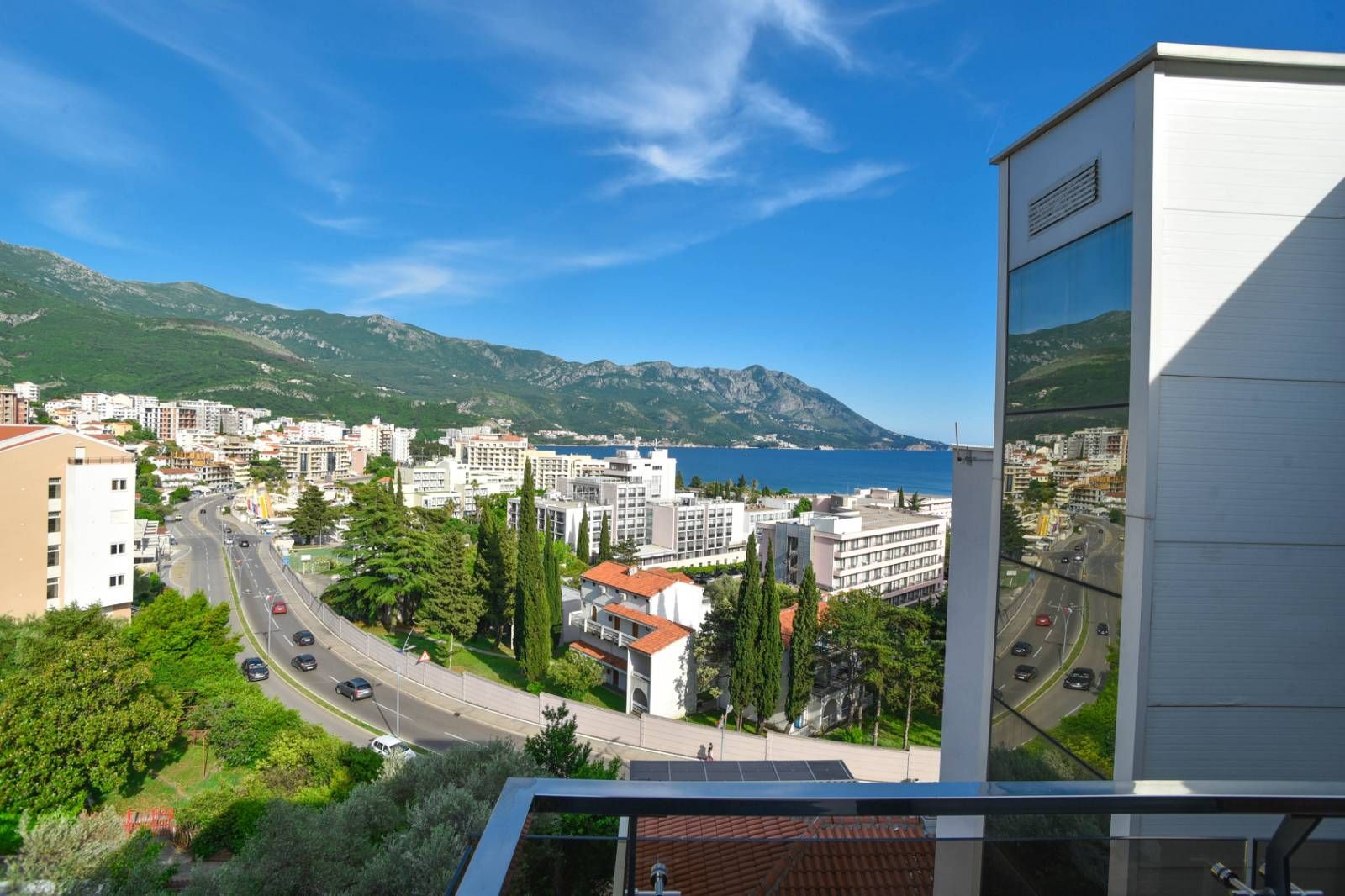 Na prodaju tri prelepa stana (175m2) sa pogledom na more.Becici - Amfora Real Estate