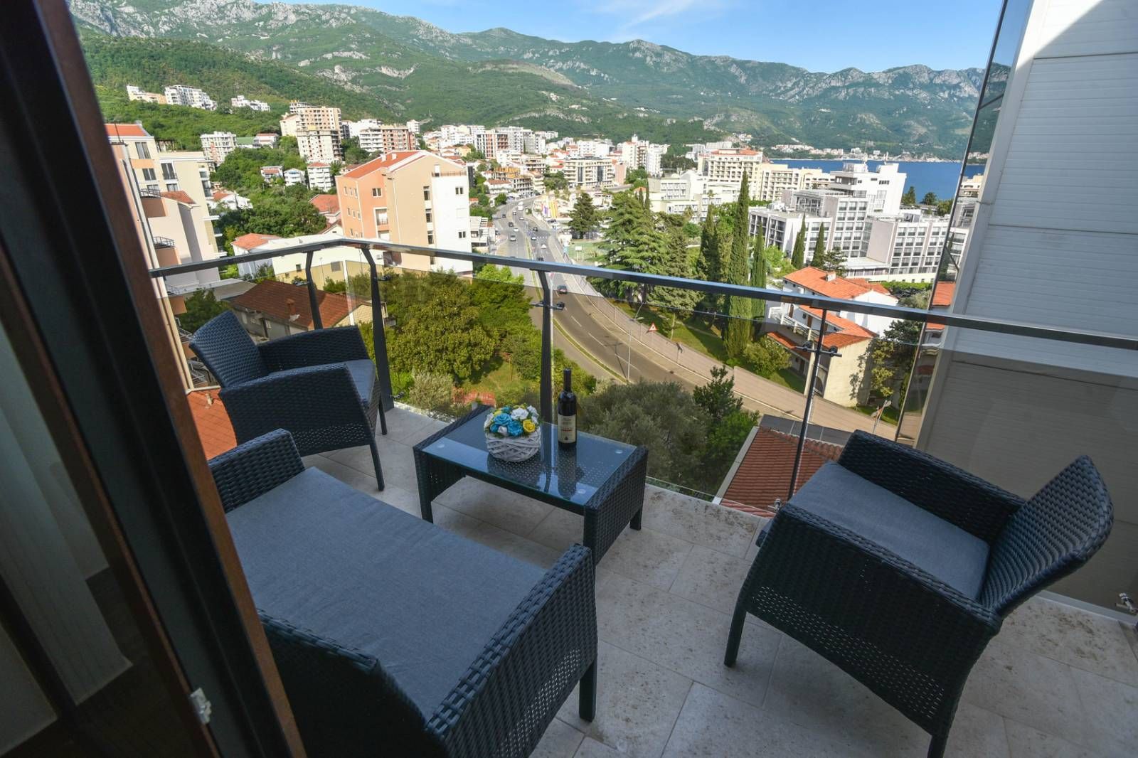 Na prodaju tri prelepa stana (175m2) sa pogledom na more.Becici - Amfora Real Estate