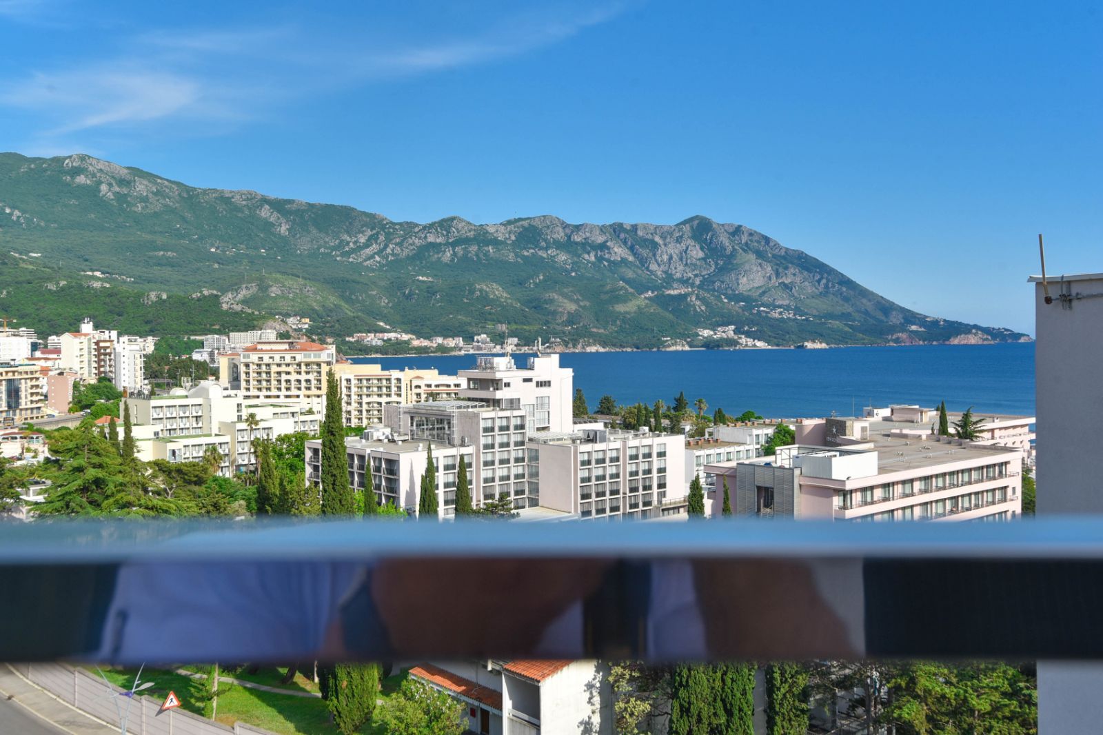 Na prodaju tri prelepa stana (175m2) sa pogledom na more.Becici - Amfora Real Estate