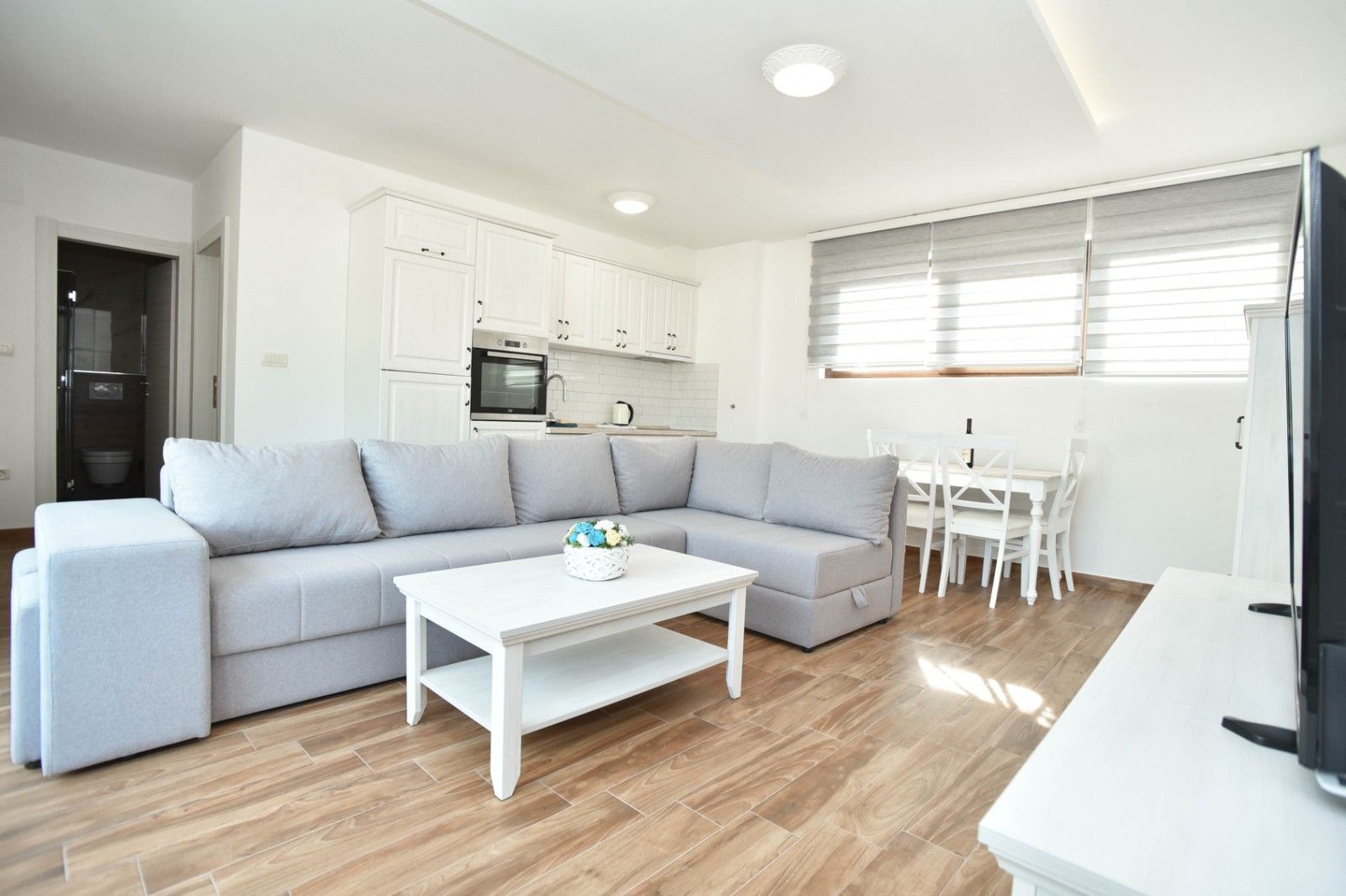 Na prodaju tri prelepa stana (175m2) sa pogledom na more.Becici - Amfora Real Estate