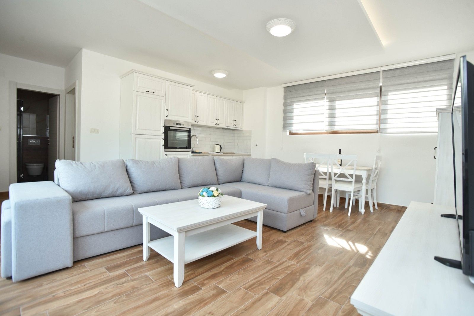 Na prodaju tri prelepa stana (175m2) sa pogledom na more.Becici - Amfora Real Estate