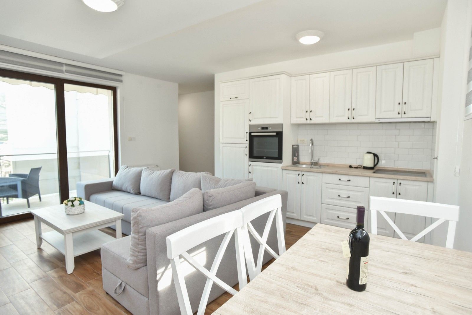 Na prodaju tri prelepa stana (175m2) sa pogledom na more.Becici - Amfora Real Estate