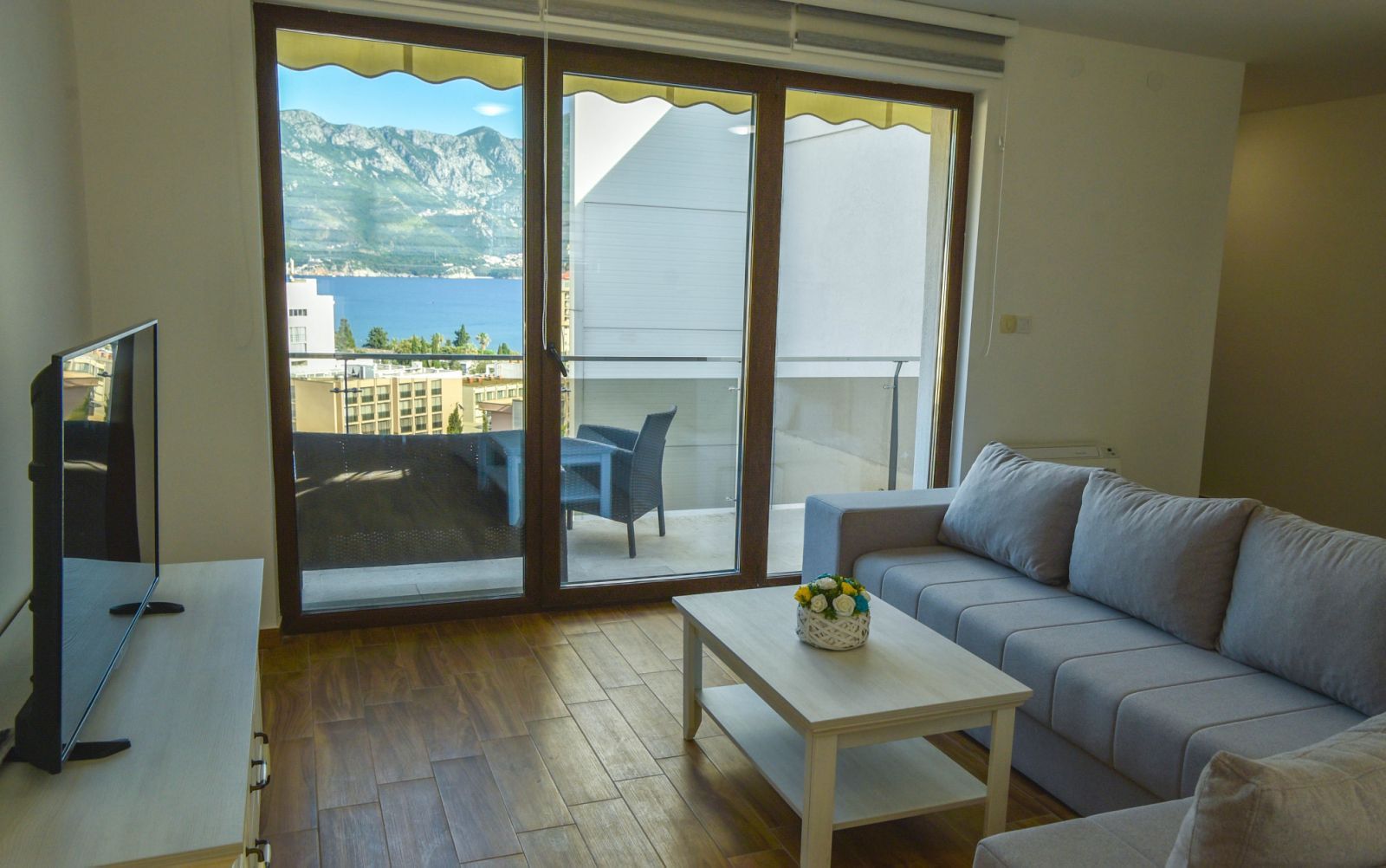 Na prodaju tri prelepa stana (175m2) sa pogledom na more.Becici - Amfora Real Estate