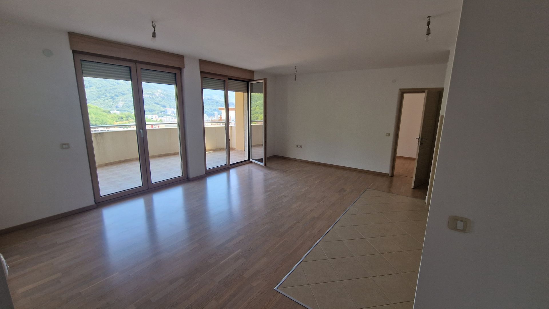 amforaproperty.com/Nov dvosoban stan (105m2) sa pogledom na more u kompleksu sa bazenom,Bečići,Ivanovići.