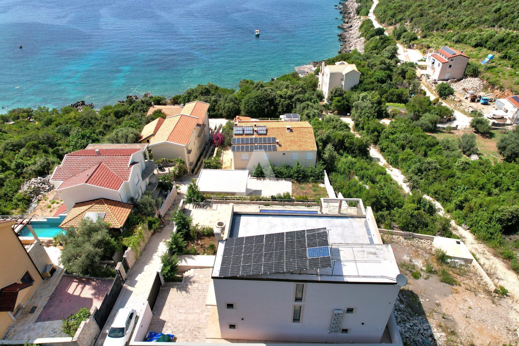 amforaproperty.com/Luksuzna ekološka vila sa bazenom i panoramskim pogledom na more - Žukovica, Kotor