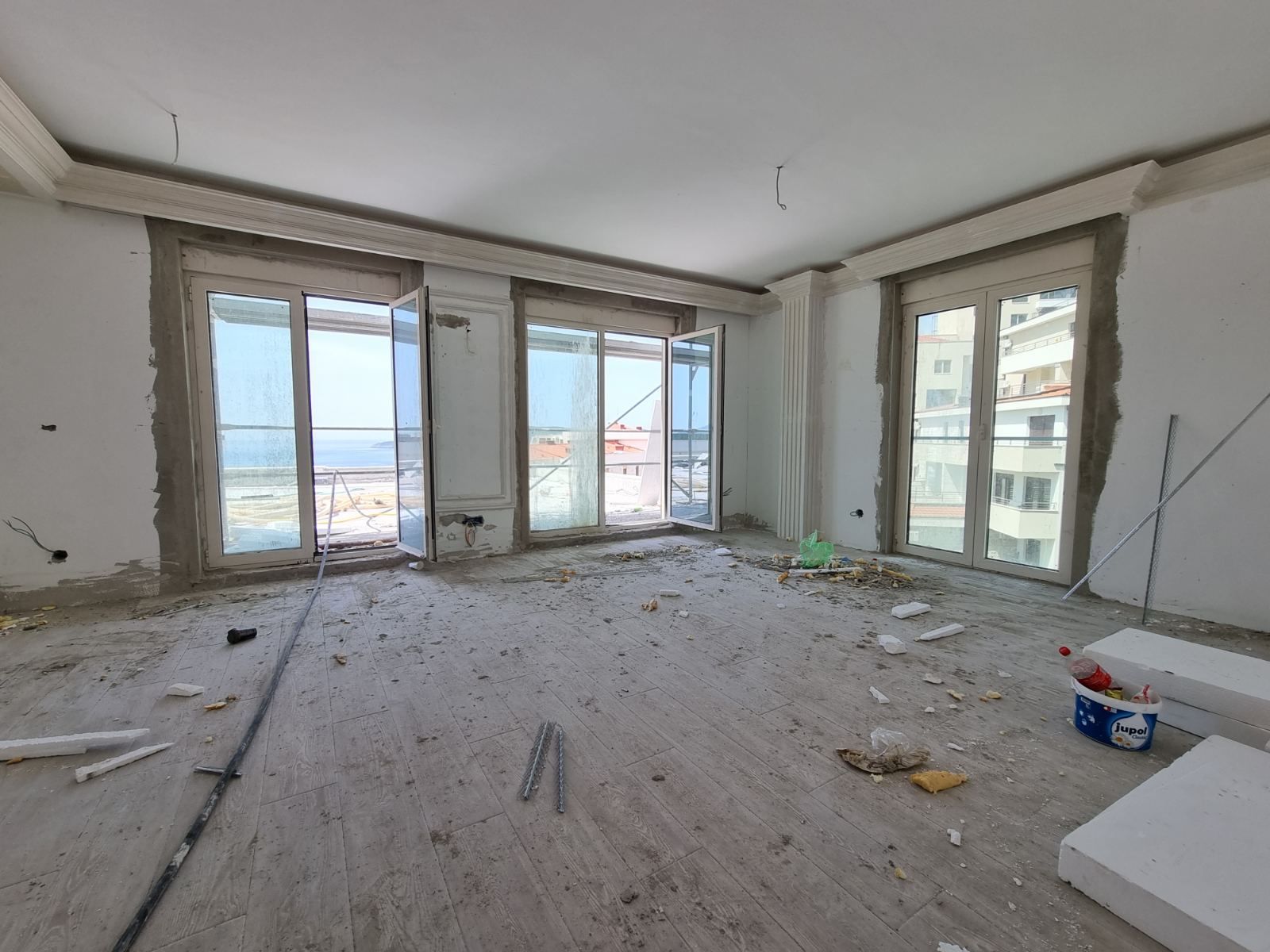 Dvosoban stan u izgradnji (73m2 + 82m2 terase) sa pogledom na more.Becici - Amfora Real Estate