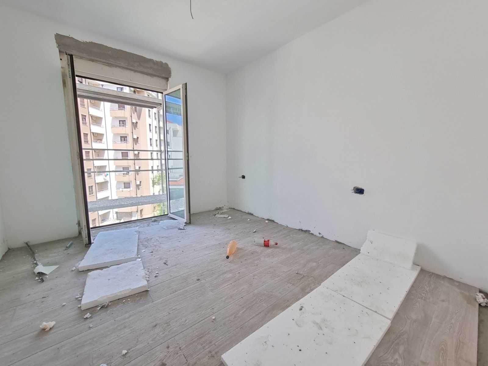 Dvosoban stan u izgradnji (73m2 + 82m2 terase) sa pogledom na more.Becici - Amfora Real Estate