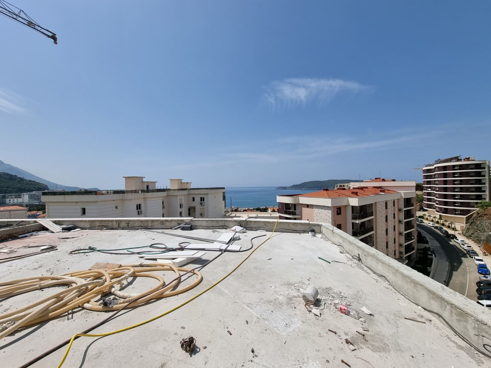 Dvosoban stan u izgradnji (73m2 + 82m2 terase) sa pogledom na more.Becici - Amfora Real Estate