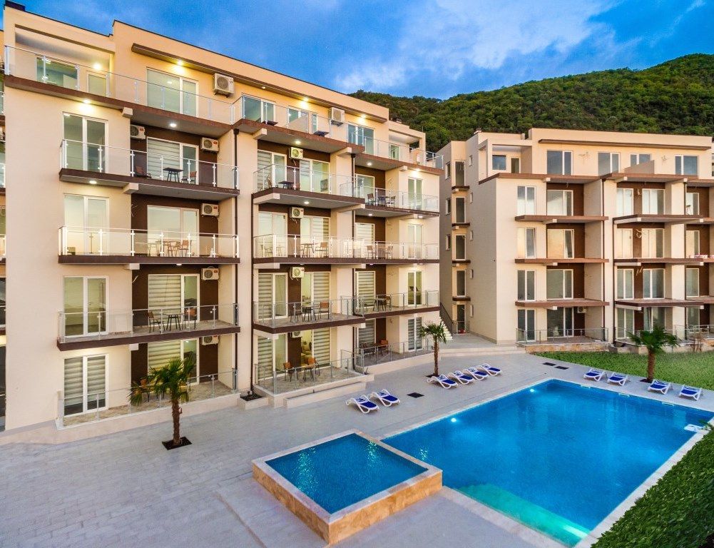 DVOSOBAN STAN SA POGLEDOM NA MORE BLIZU BUDVE - Amfora Real Estate