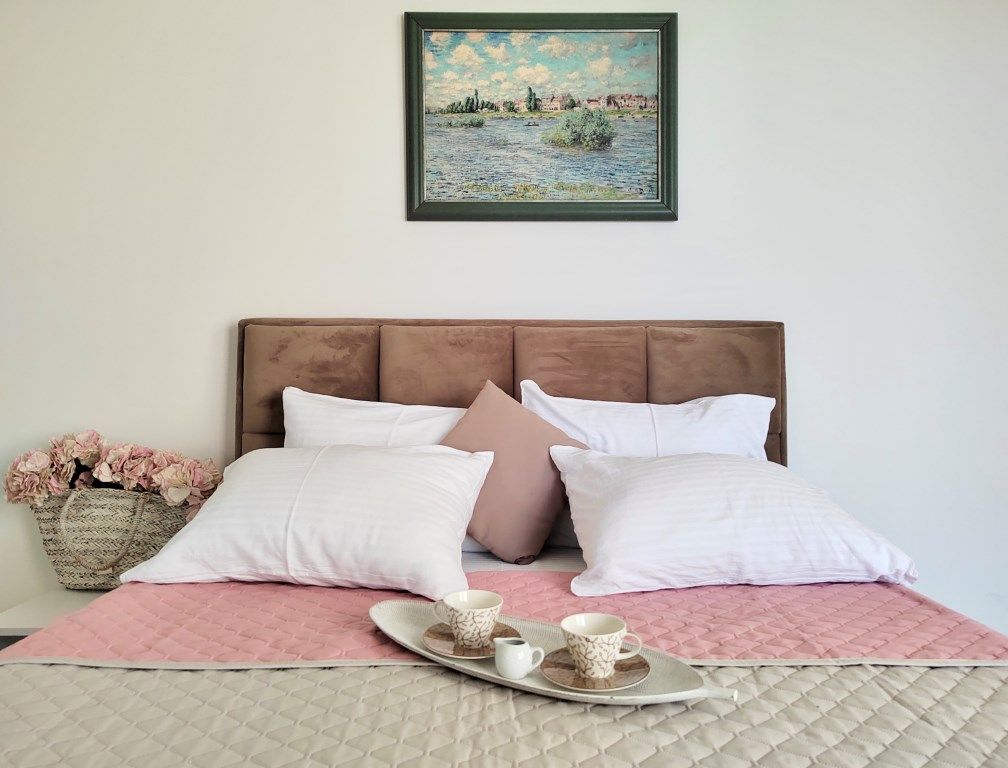 DVOSOBAN STAN SA POGLEDOM NA MORE BLIZU BUDVE - Amfora Real Estate