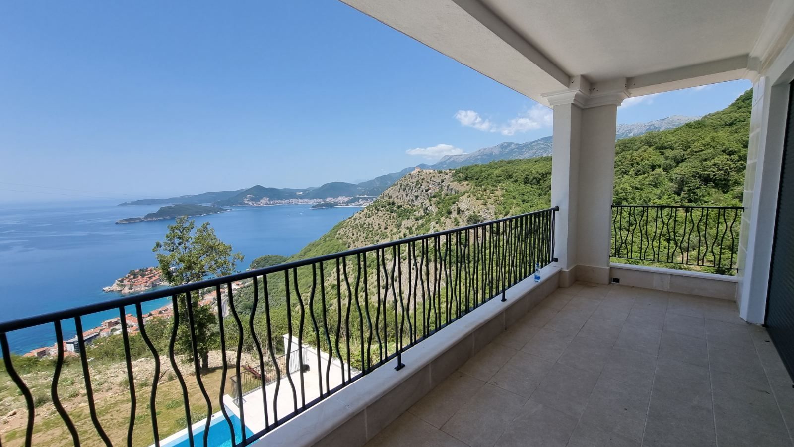 Opremljen trosoban stan 90 m² sa panoramskim pogledom na more – Blizikuće, Budva - Amfora Real Estate