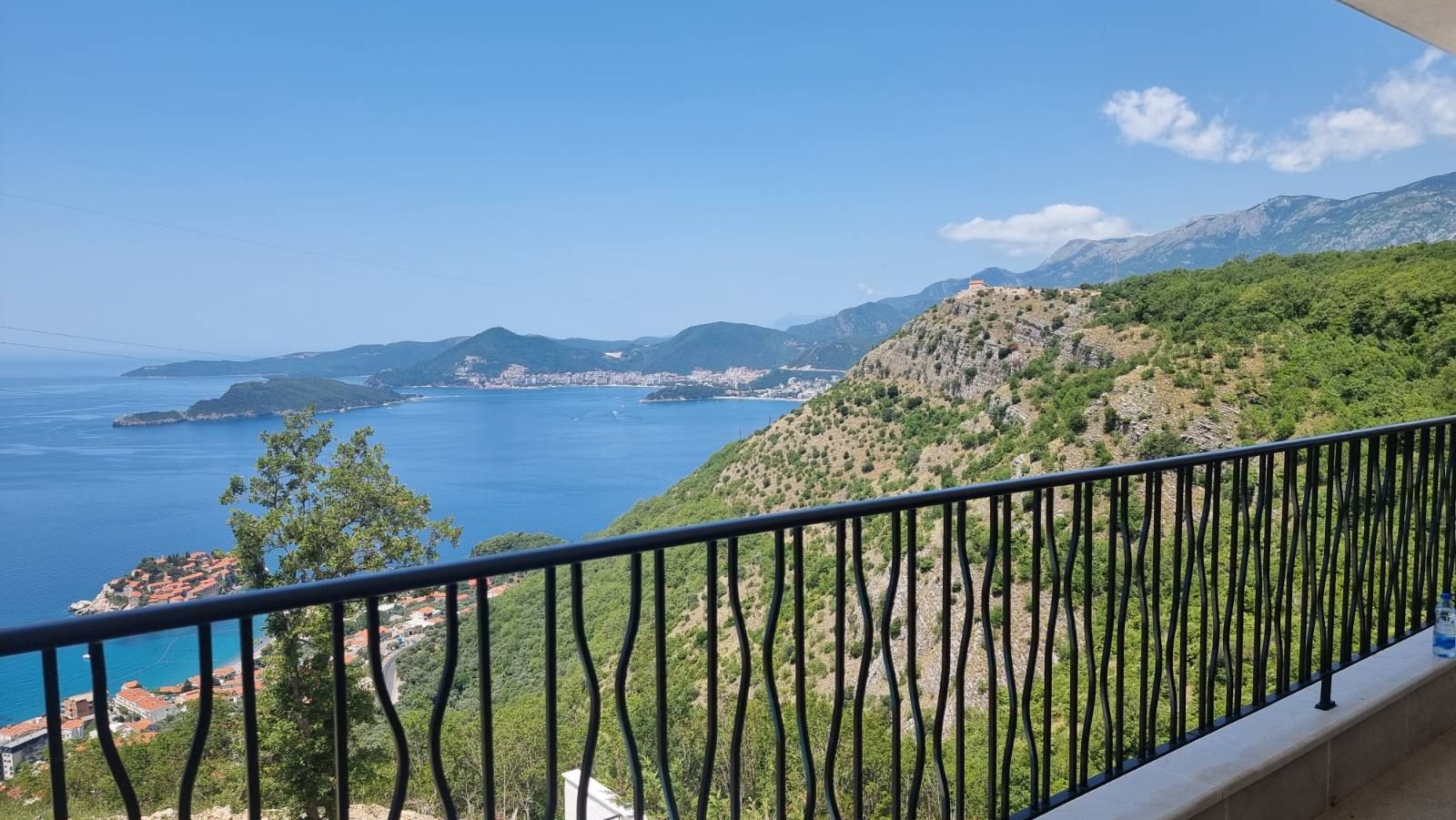 Opremljen trosoban stan 90 m² sa panoramskim pogledom na more – Blizikuće, Budva - Amfora Real Estate