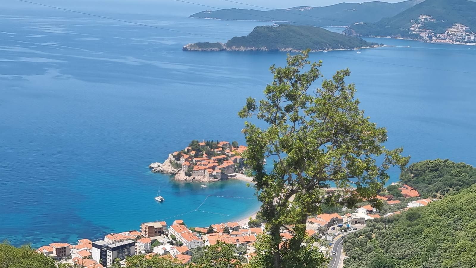 Opremljen trosoban stan 90 m² sa panoramskim pogledom na more – Blizikuće, Budva - Amfora Real Estate