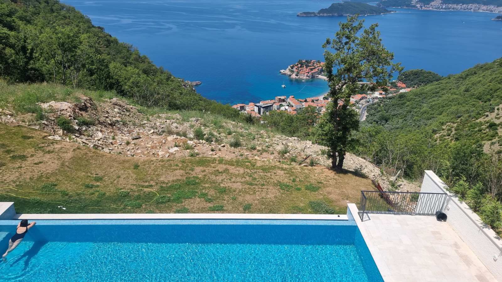 Opremljen trosoban stan 90 m² sa panoramskim pogledom na more – Blizikuće, Budva - Amfora Real Estate