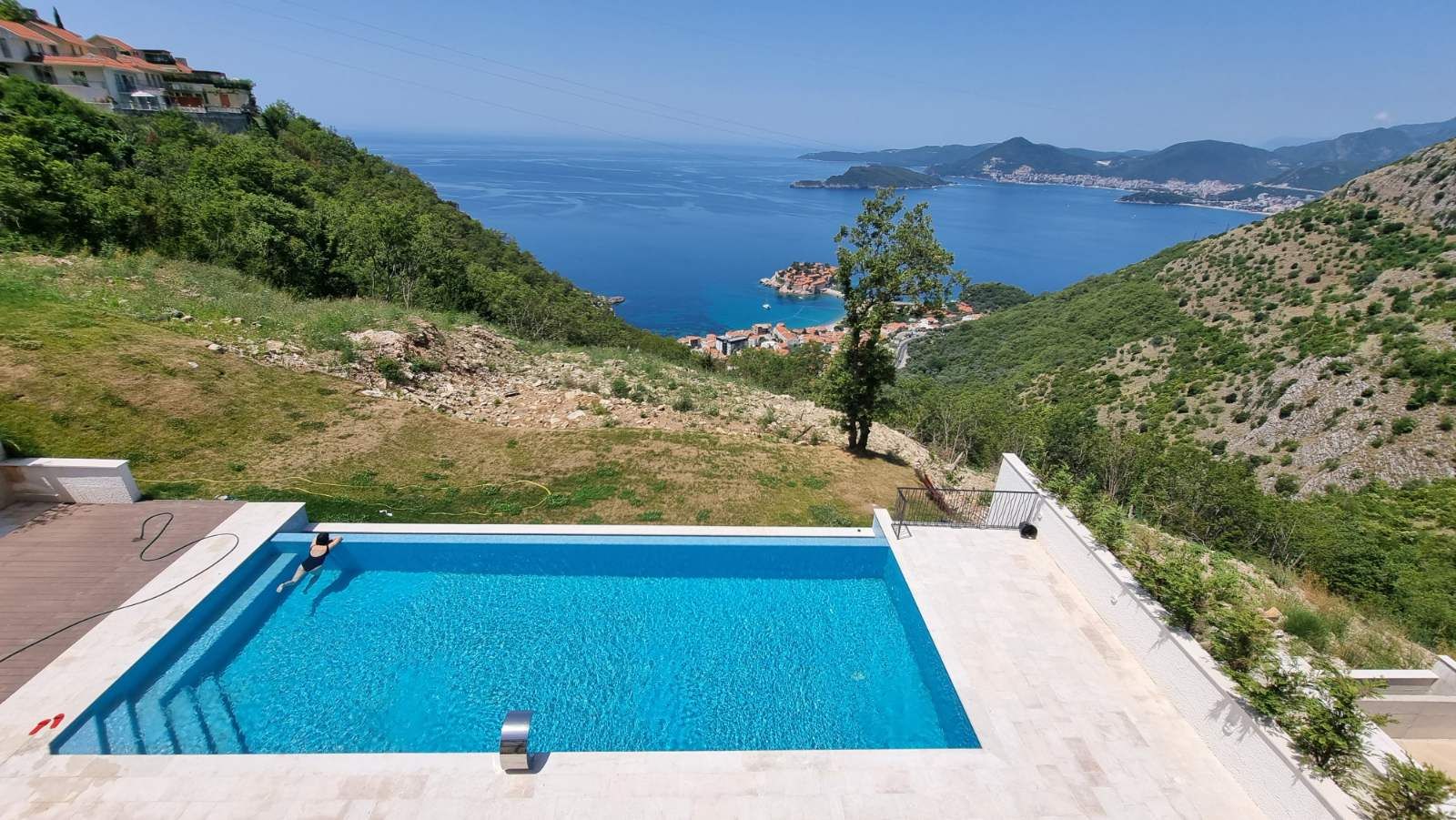 Opremljen trosoban stan 90 m² sa panoramskim pogledom na more – Blizikuće, Budva - Amfora Real Estate