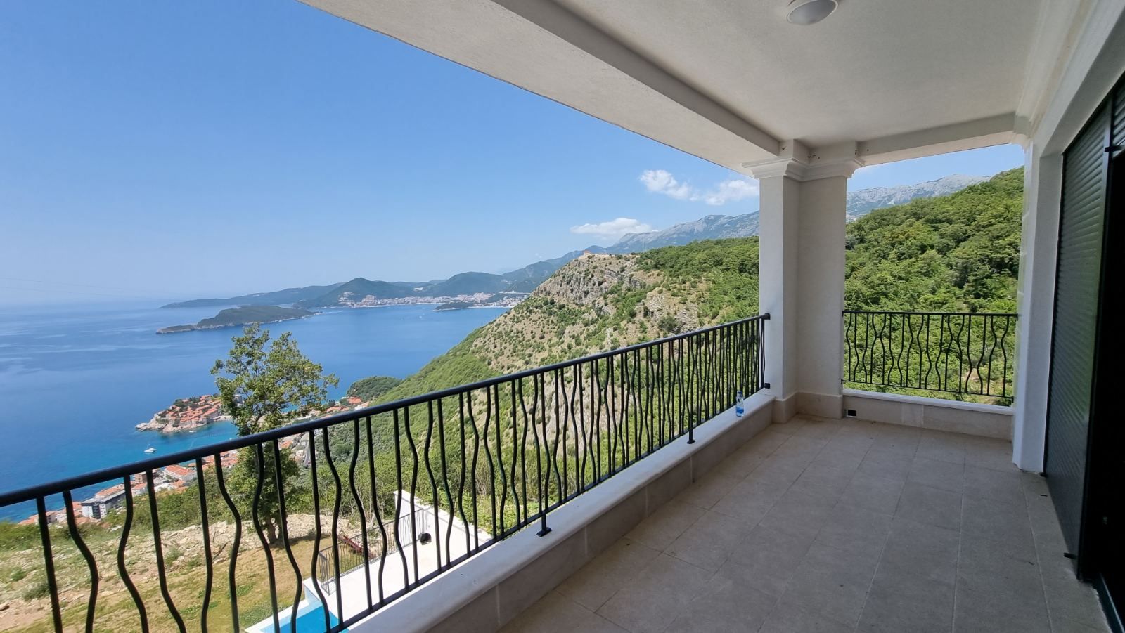 Opremljen trosoban stan 90 m² sa panoramskim pogledom na more – Blizikuće, Budva - Amfora Real Estate