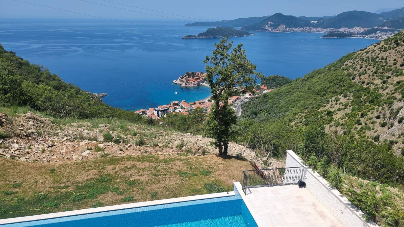 Opremljen trosoban stan 90 m² sa panoramskim pogledom na more – Blizikuće, Budva - Amfora Real Estate