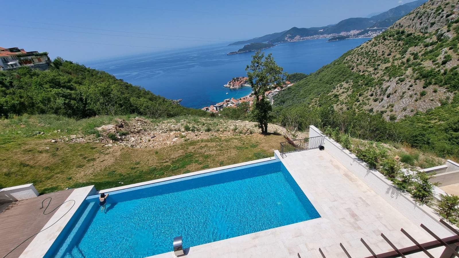 Opremljen trosoban stan 90 m² sa panoramskim pogledom na more – Blizikuće, Budva - Amfora Real Estate