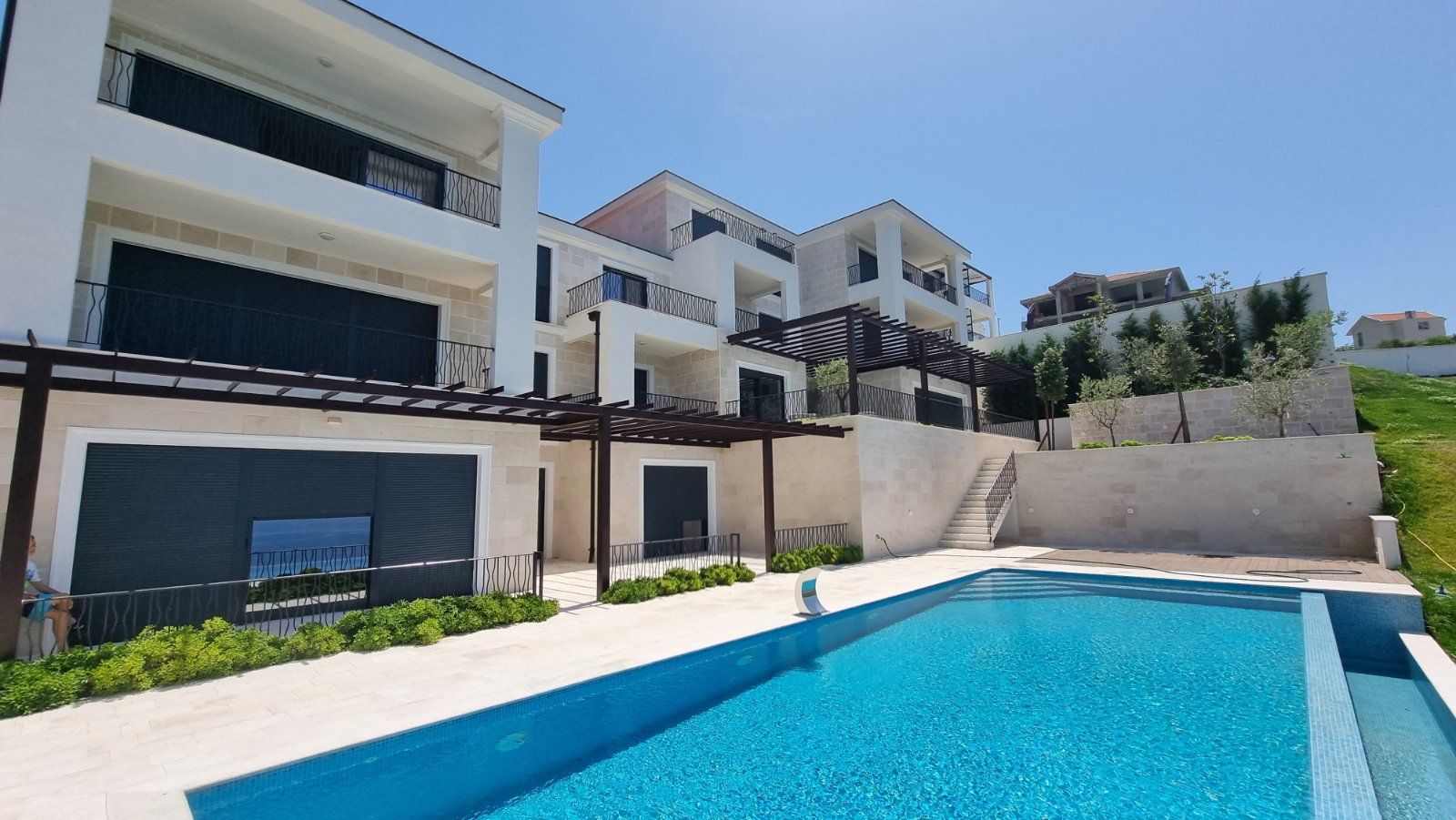 Opremljen trosoban stan 90 m² sa panoramskim pogledom na more – Blizikuće, Budva - Amfora Real Estate