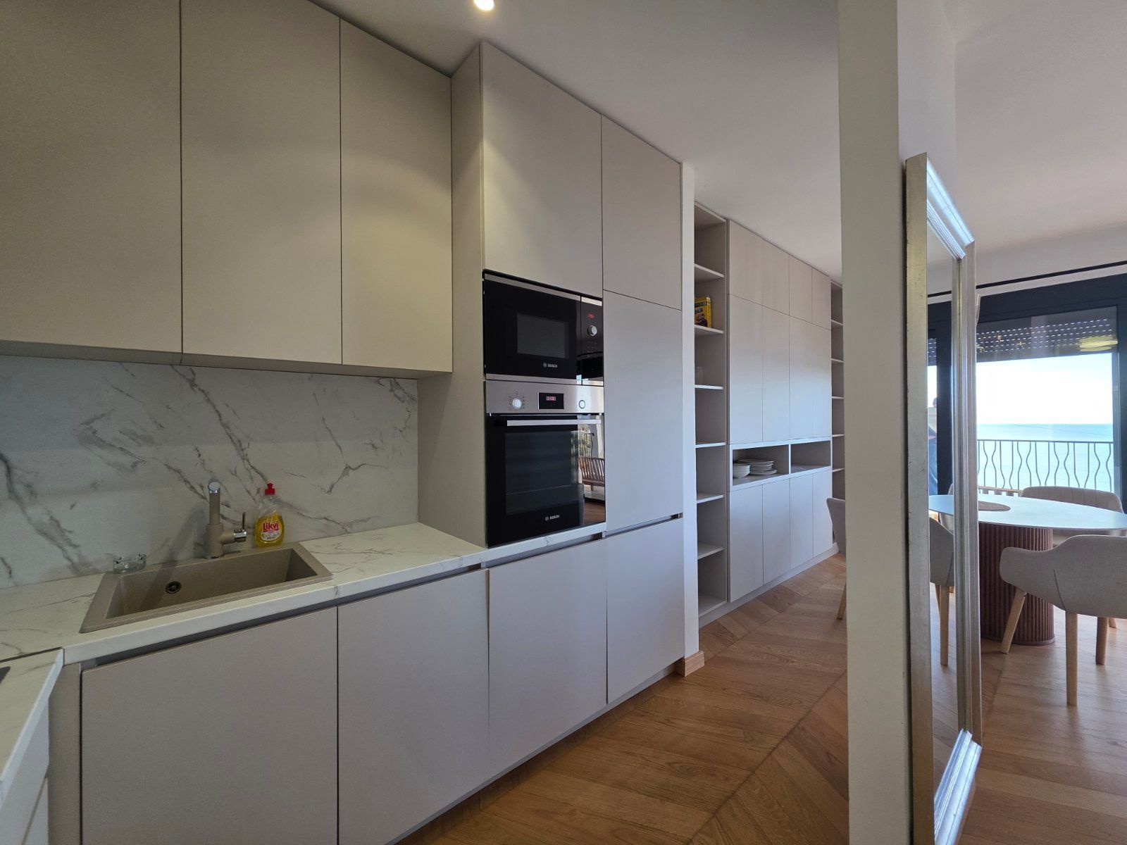 Opremljen trosoban stan 90 m² sa panoramskim pogledom na more – Blizikuće, Budva - Amfora Real Estate