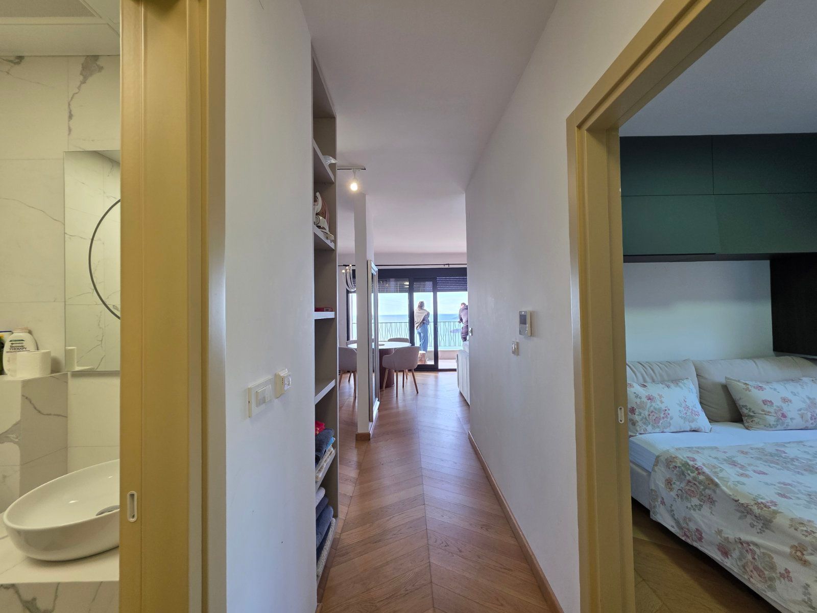 Opremljen trosoban stan 90 m² sa panoramskim pogledom na more – Blizikuće, Budva - Amfora Real Estate