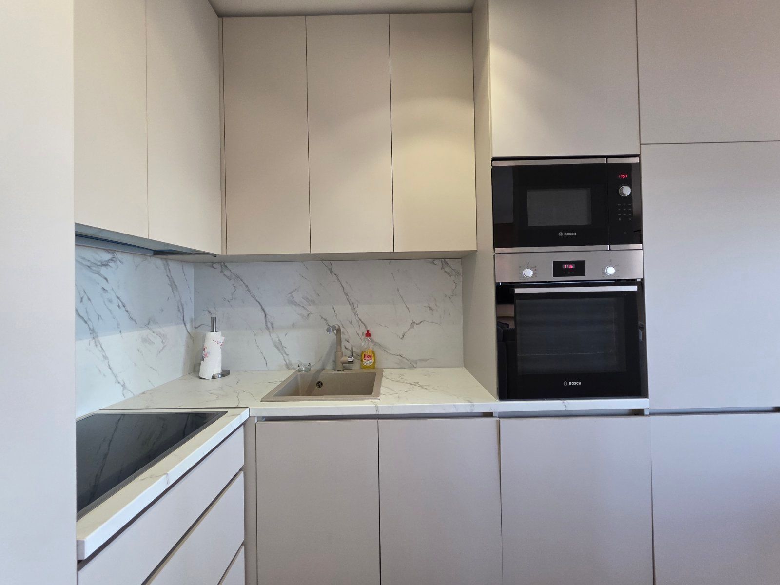 Opremljen trosoban stan 90 m² sa panoramskim pogledom na more – Blizikuće, Budva - Amfora Real Estate