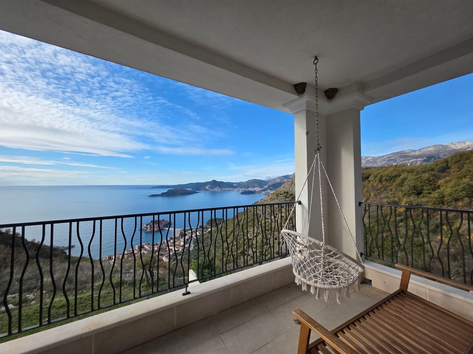 Opremljen trosoban stan 90 m² sa panoramskim pogledom na more – Blizikuće, Budva - Amfora Real Estate