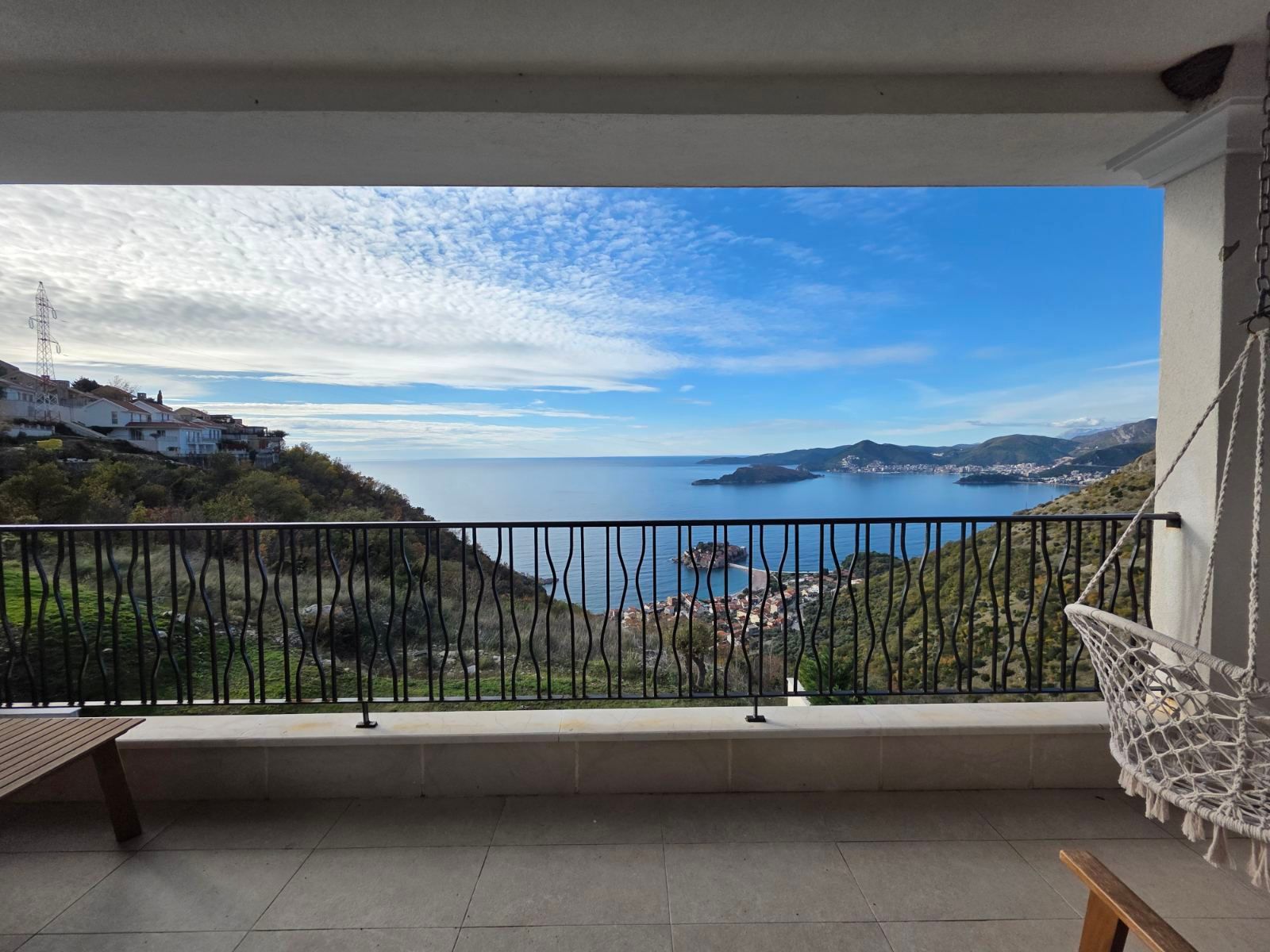 Opremljen trosoban stan 90 m² sa panoramskim pogledom na more – Blizikuće, Budva - Amfora Real Estate