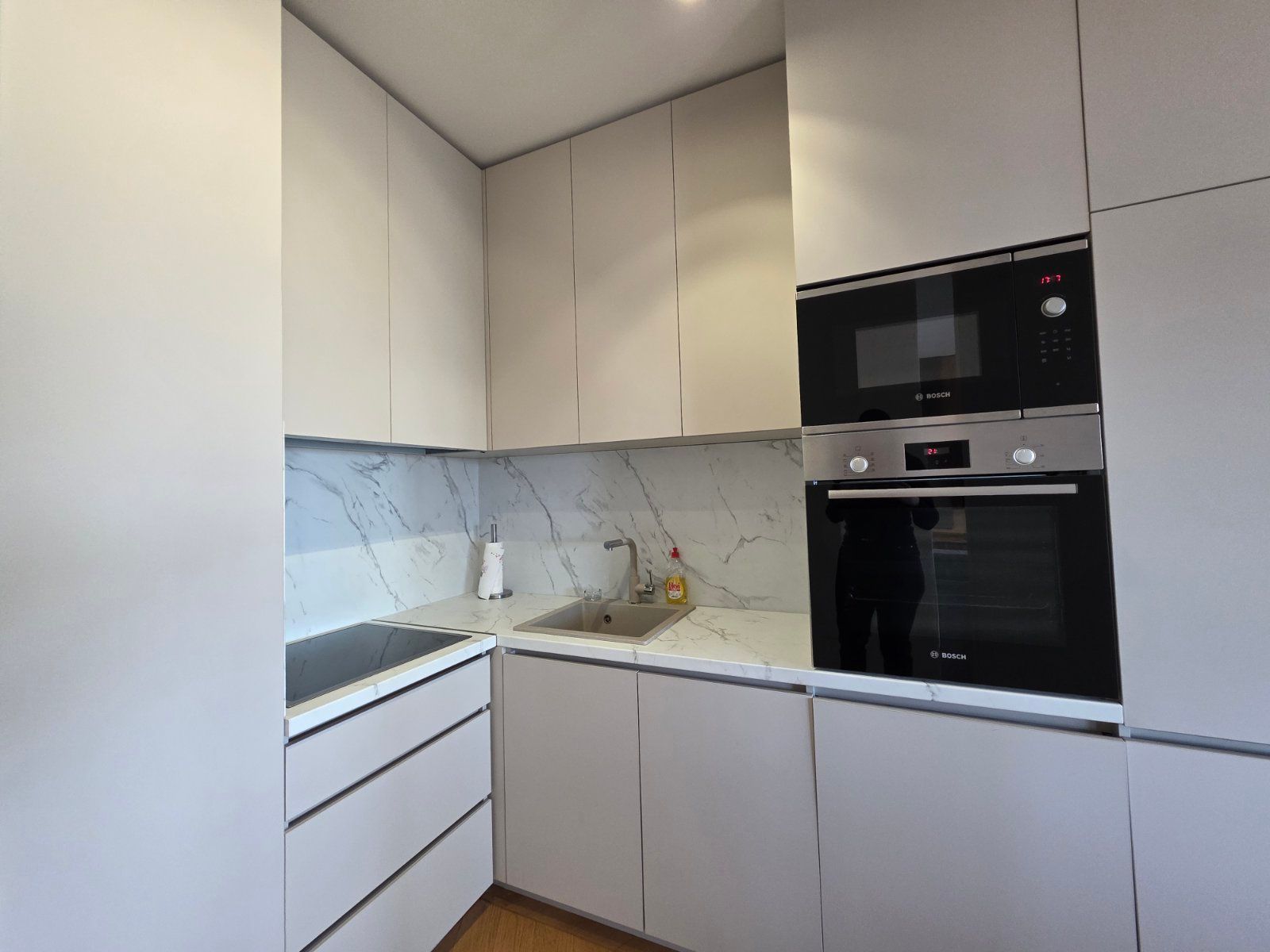 Opremljen trosoban stan 90 m² sa panoramskim pogledom na more – Blizikuće, Budva - Amfora Real Estate