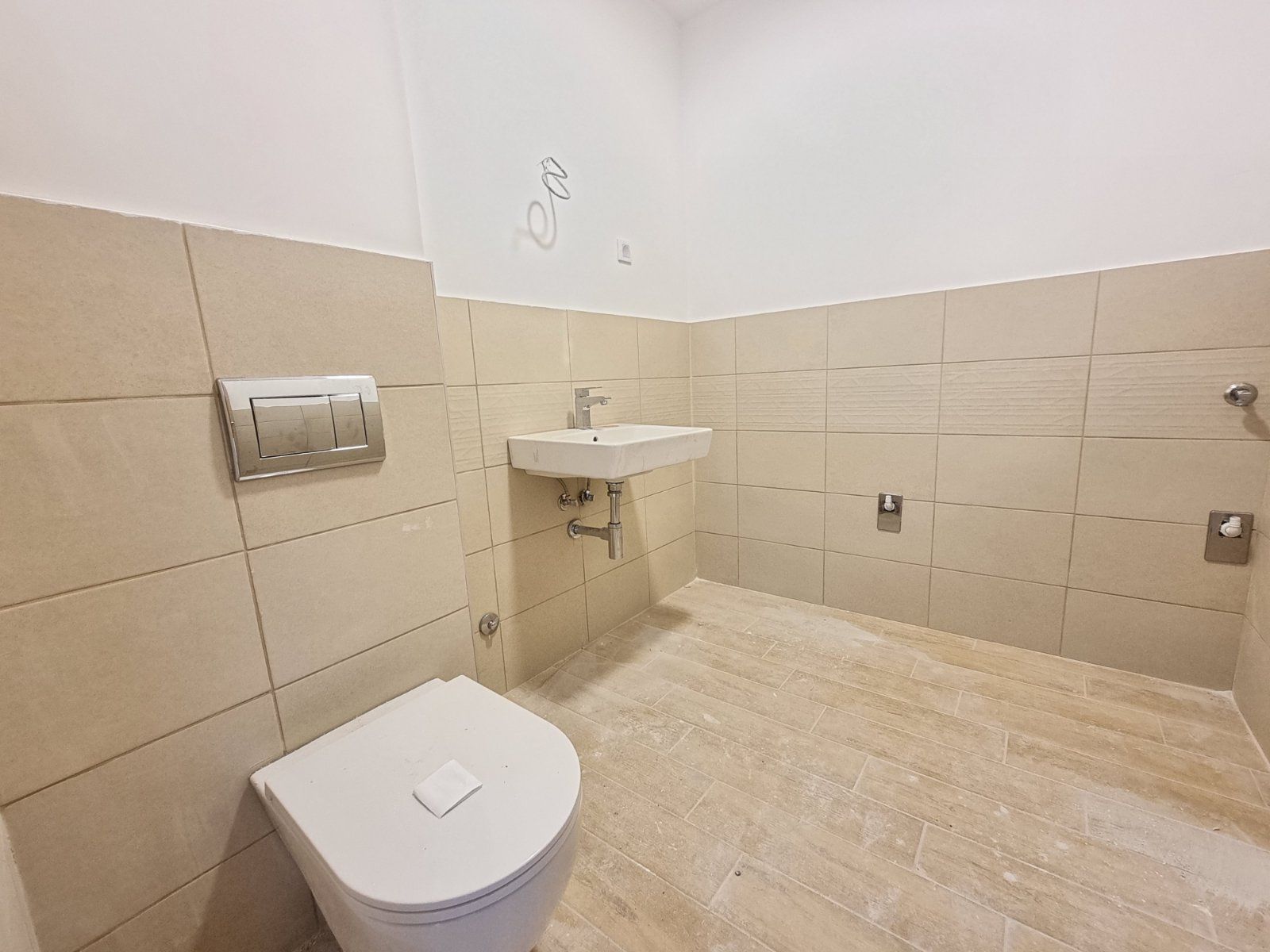 Trosoban penthouse 117m2 + 220m2 GRATIS  terasa.The Old Bakery Budva. - Amfora Real Estate