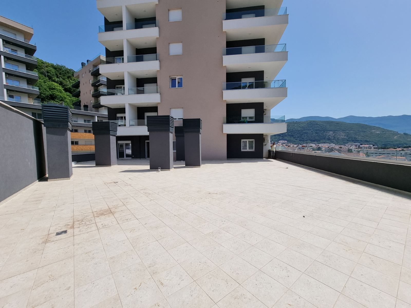 Trosoban penthouse 117m2 + 220m2 GRATIS  terasa.The Old Bakery Budva. - Amfora Real Estate