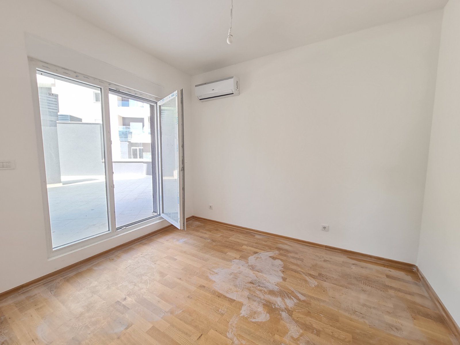 Trosoban penthouse 117m2 + 220m2 GRATIS  terasa.The Old Bakery Budva. - Amfora Real Estate