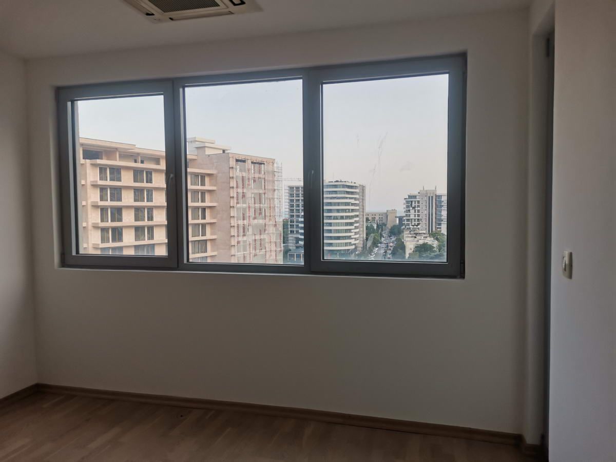 Trosoban stan 94m2 u strogom centru Budve u neposrednoj blizini TQ Plaze - Amfora Real Estate