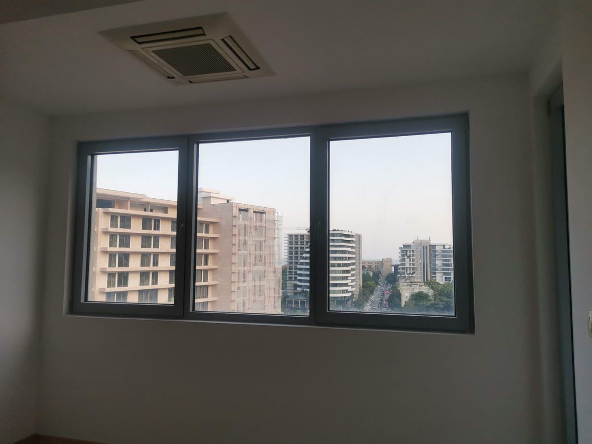 Trosoban stan 94m2 u strogom centru Budve u neposrednoj blizini TQ Plaze - Amfora Real Estate
