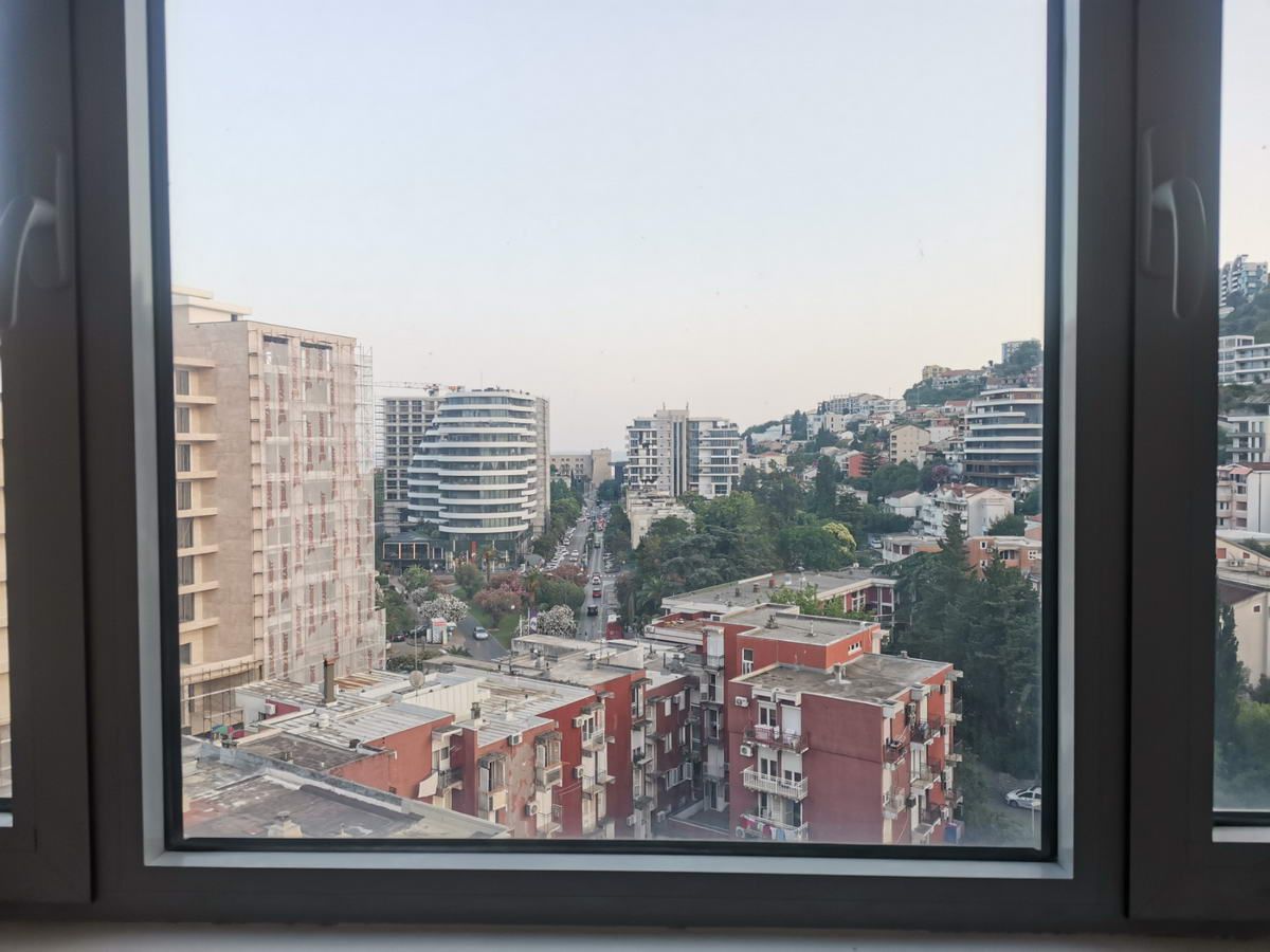 Trosoban stan 94m2 u strogom centru Budve u neposrednoj blizini TQ Plaze - Amfora Real Estate