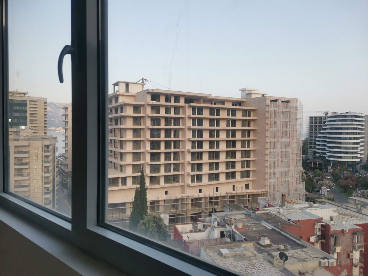 Trosoban stan 94m2 u strogom centru Budve u neposrednoj blizini TQ Plaze - Amfora Real Estate