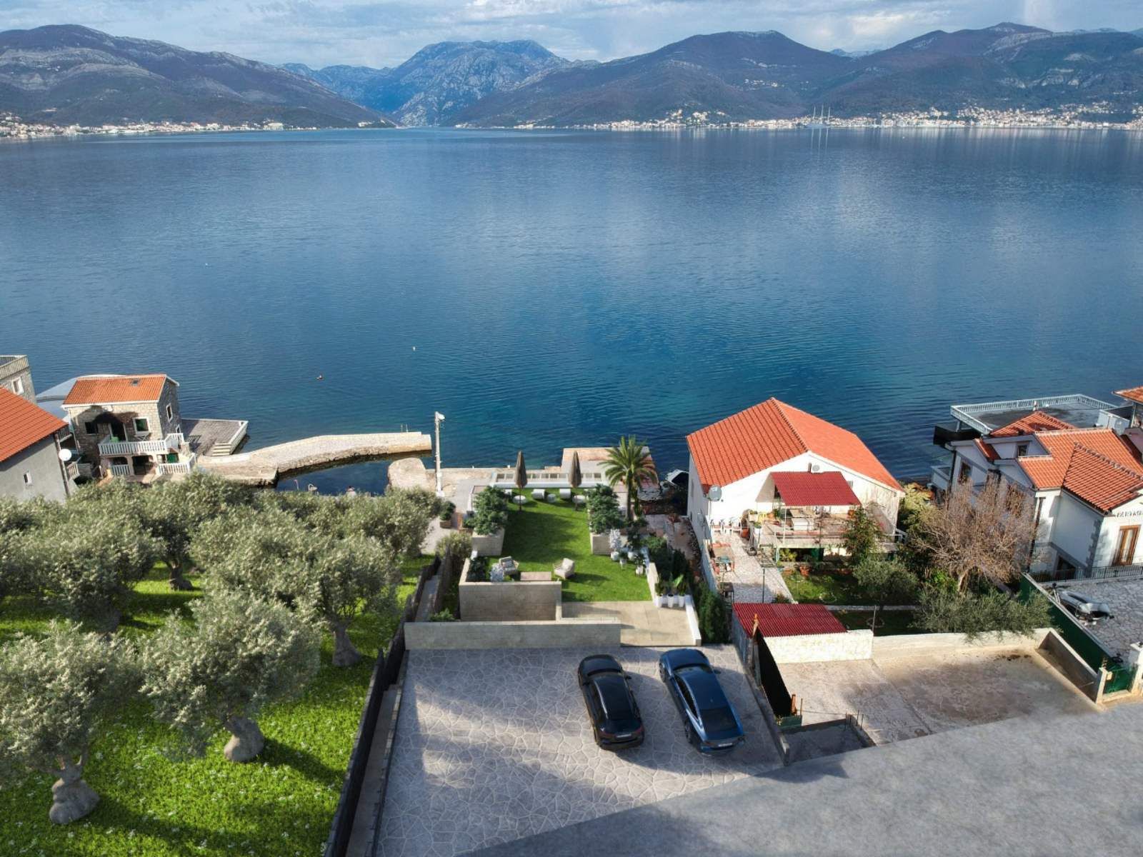 Urbanizovana parcela sa objektom u izgradnji na samoj obali mora - Tivat, Krašići - Amfora Real Estate