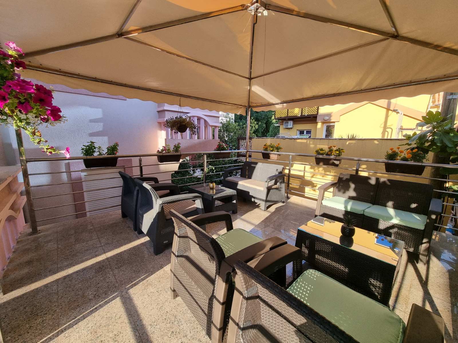 Prostrana kuća 750m2,Maine-Budva - Amfora Real Estate