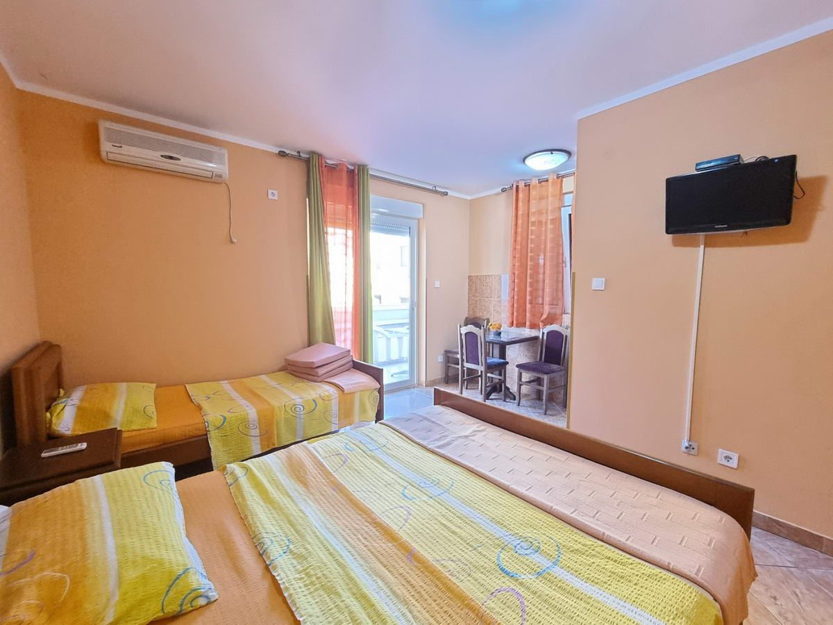 Prostrana kuća 750m2,Maine-Budva - Amfora Real Estate