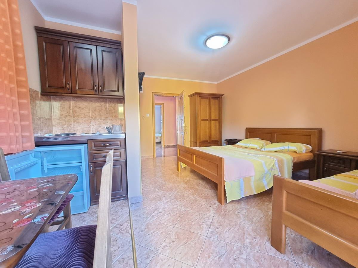 Prostrana kuća 750m2,Maine-Budva - Amfora Real Estate