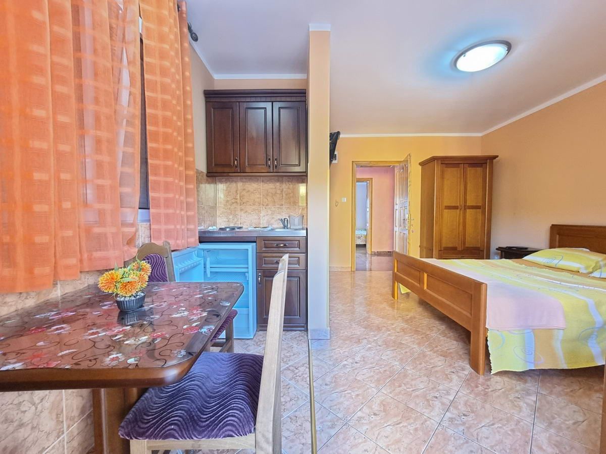 Prostrana kuća 750m2,Maine-Budva - Amfora Real Estate