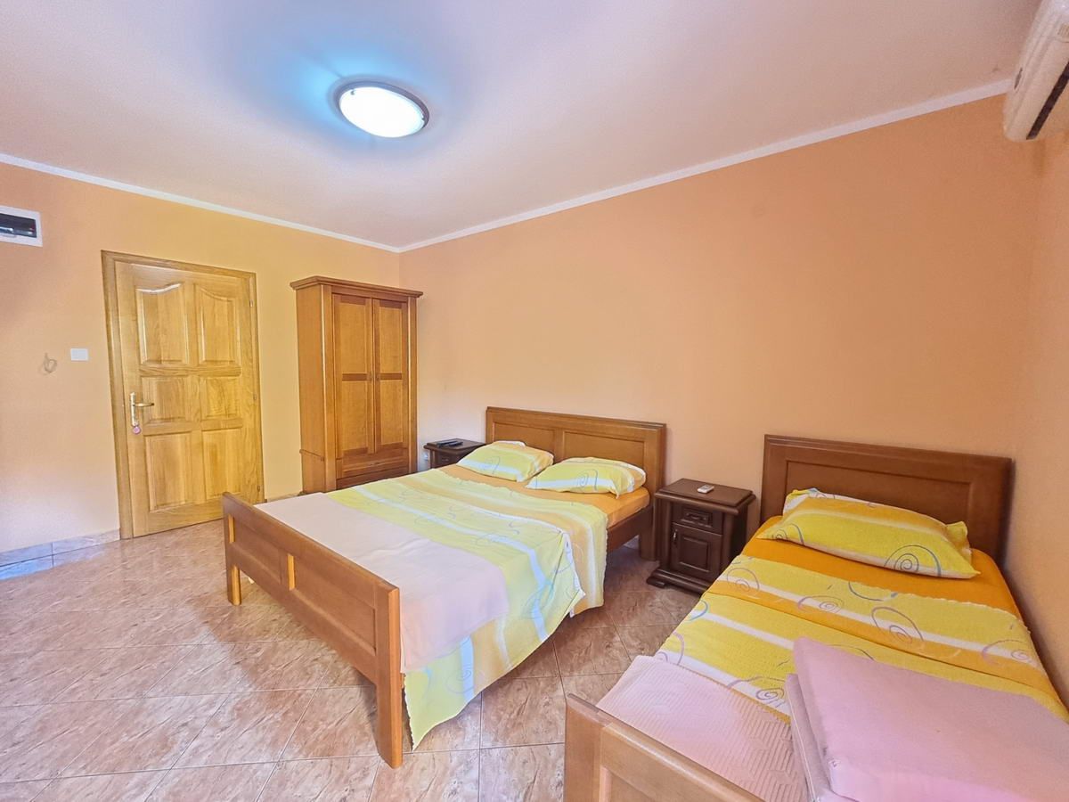 Prostrana kuća 750m2,Maine-Budva - Amfora Real Estate