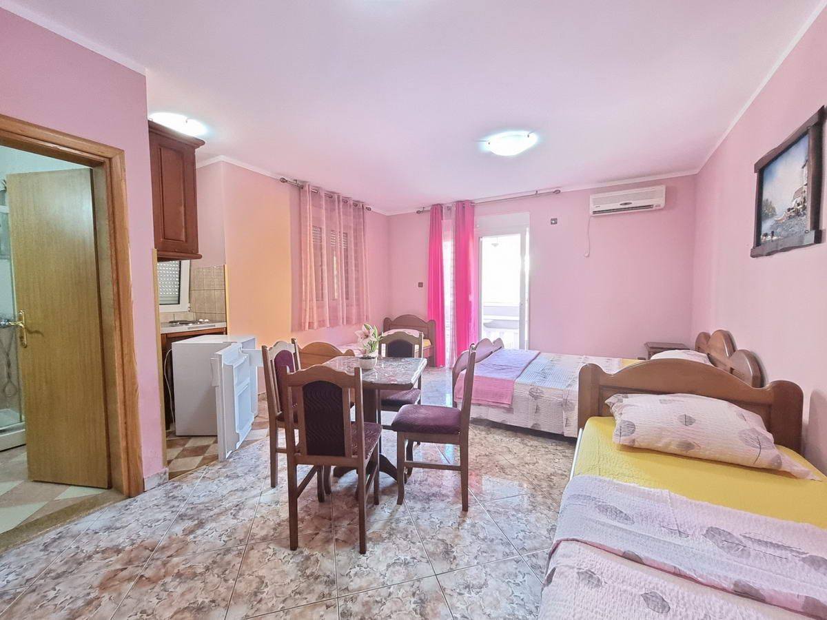 Prostrana kuća 750m2,Maine-Budva - Amfora Real Estate