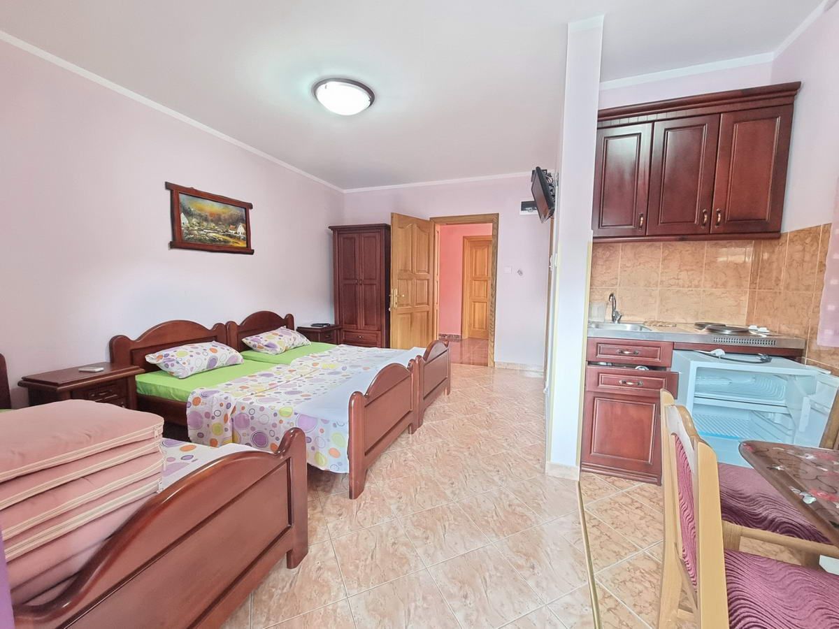 Prostrana kuća 750m2,Maine-Budva - Amfora Real Estate