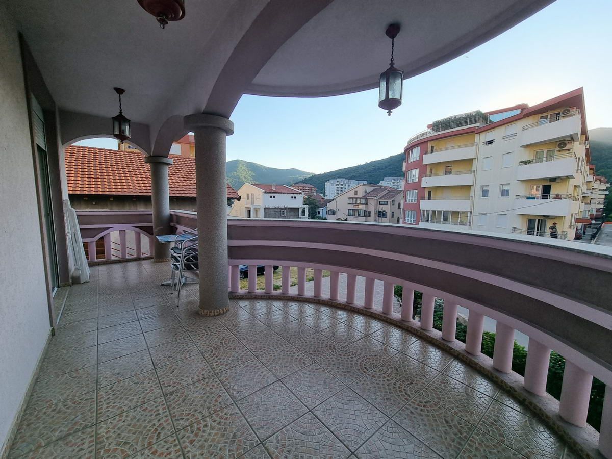 Prostrana kuća 750m2,Maine-Budva - Amfora Real Estate