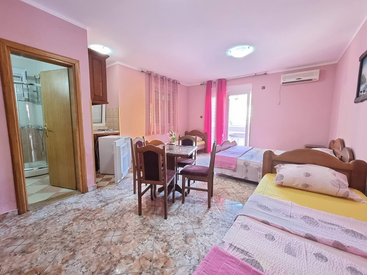 Prostrana kuća 750m2,Maine-Budva - Amfora Real Estate