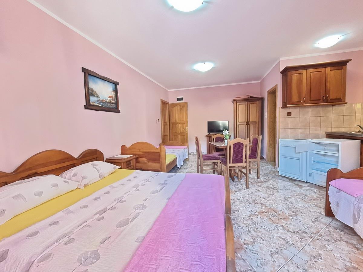 Prostrana kuća 750m2,Maine-Budva - Amfora Real Estate
