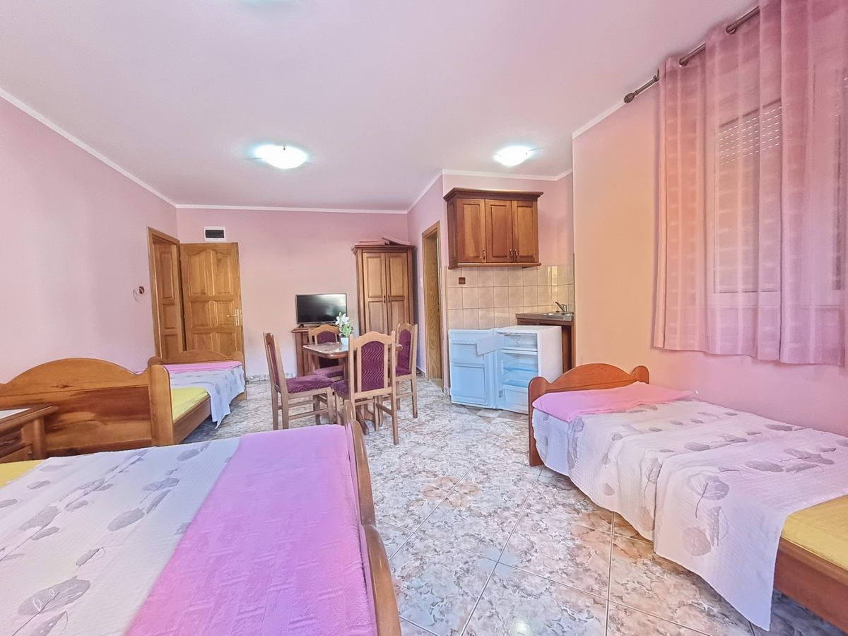 Prostrana kuća 750m2,Maine-Budva - Amfora Real Estate