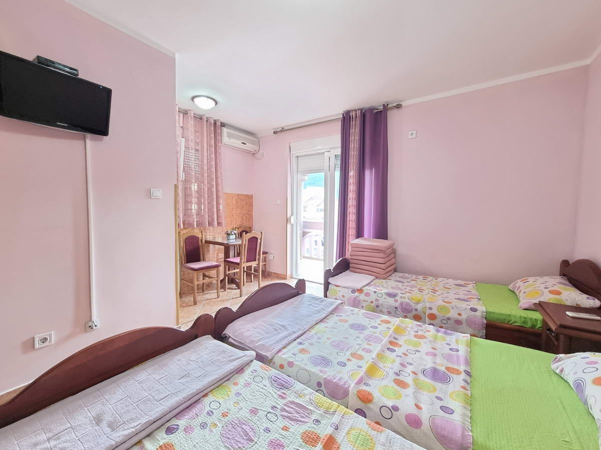 Prostrana kuća 750m2,Maine-Budva - Amfora Real Estate